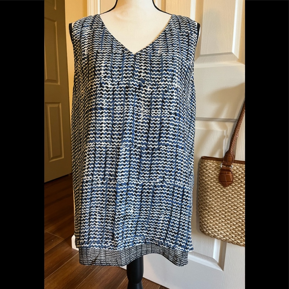 NIC + ZOE sleeveless V-neck top